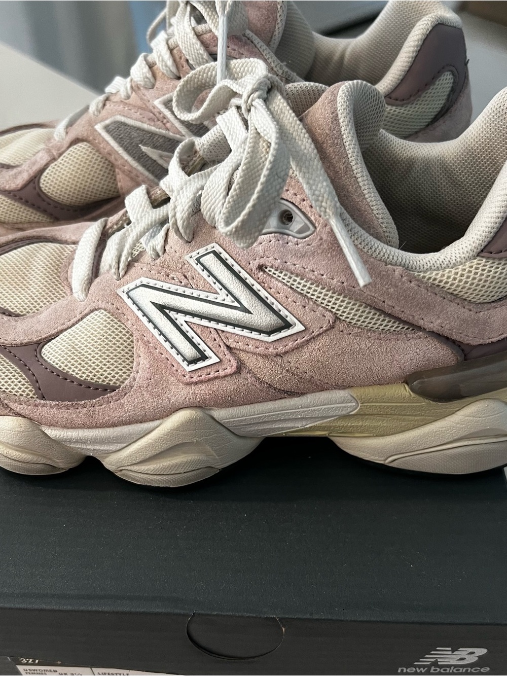 Girl’s New Balance 9060 sneakers
